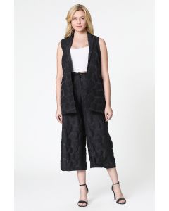 Capri cropped pants with floral texture
