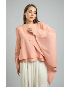 بلوزة نسائية بأكمام طويلة وطبقة كاب بأسلوب متدلي على جانب واحد