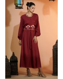 تنورة نسائية طويلة بتطريز