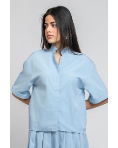 قميص بأكمام قصيرة وياقة واقفة