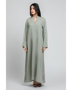 فستان طويل بياقة مفتوحة