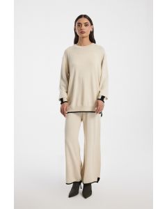 بنطلون نسائي محبوك بتفاصيل متباينة