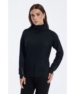 كنزة محبوكة بأزرار عند الأكمام