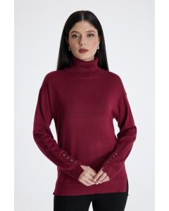 كنزة محبوكة بأزرار عند الأكمام