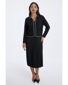 فستان ميدي بليسيه مع تفاصيل متباينة