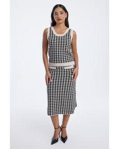 تنورة محبوكة متوسطة الطول بنقشة