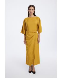 فستان ماكسي بتفصيل جانبي