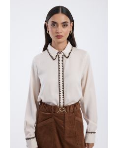 قميص نسائي بتطريز متباين