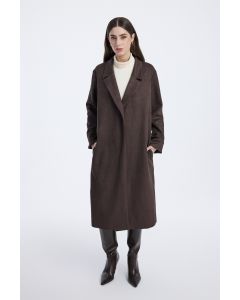 معطف طويل بياقة عريضة وجيوب جانبية