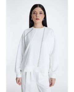 سويت شيرت بتفاصيل تزيين أمامية