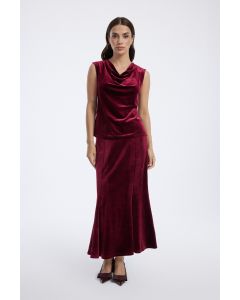 تنورة طويلة من المخمل