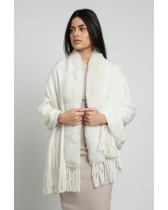 شال بحافة فرو صناعي