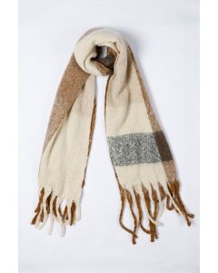 وشاح بنقشة ألوان متداخلة مع شراشيب