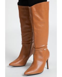 جزمة طويلة بكعب عالي وسحّاب جانبي