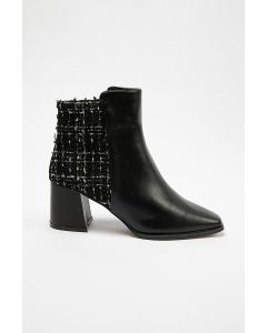 جزمة كاحل بتفاصيل تويد