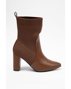 جزمة كاحل بتصميم جورب